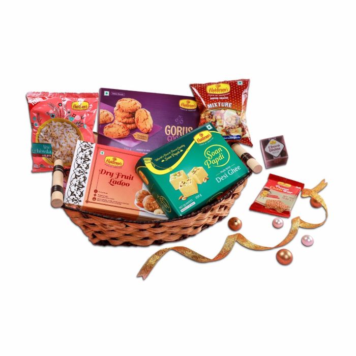 Deluxe Gift Hamper main product photo